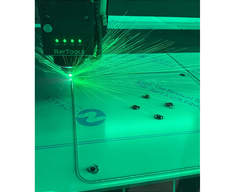 Foto CNC Laser Cutter