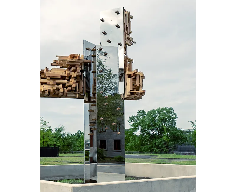 Foto PEC Metall Design Edelstahl und Holz Kunstinstallation